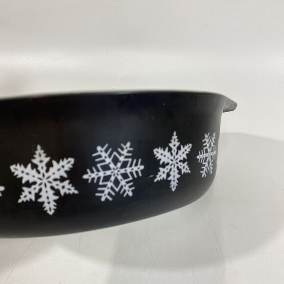 Vintage Pyrex Casserole White On Charcoal Black Snowflake Pattern 043 1.5 Qt #15 - Picture 10 of 14